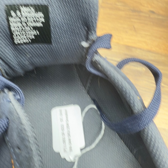 LL bean men 9.5 size Blue and Tan Athletic Sneakers - Picture 9 of 9